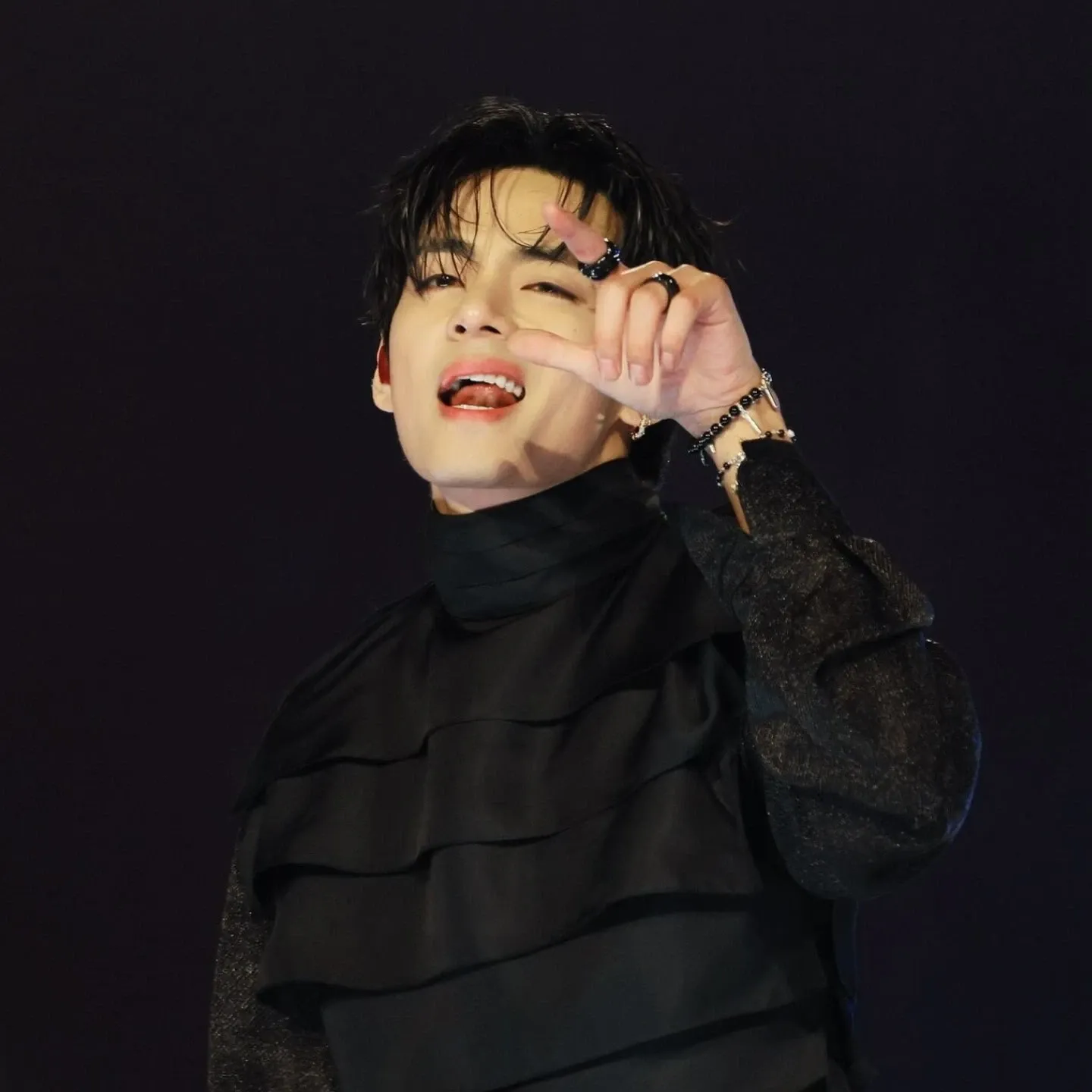 뷔 (방탄소년단)의 최신 사진