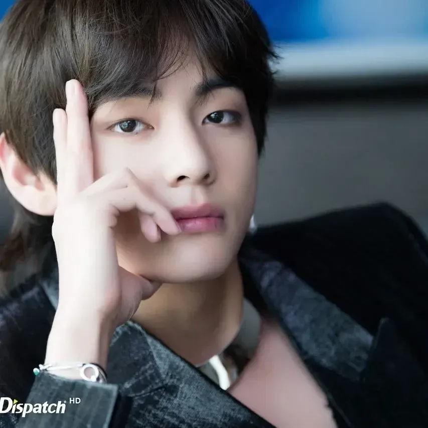 뷔 (방탄소년단) 최근 활동샷