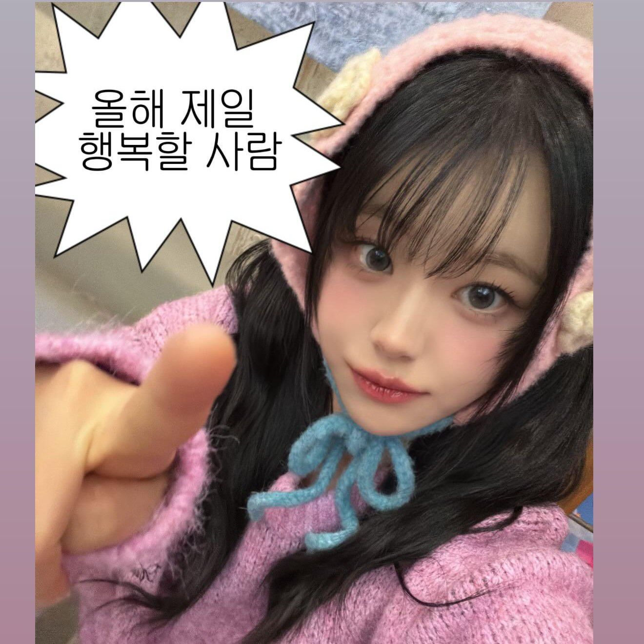 A moment captured by QWER's fan