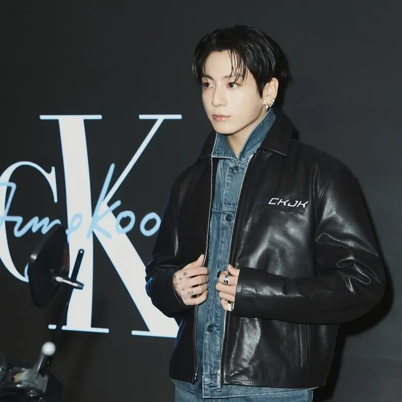 Foto aktivitas terbaru Jungkook (BTS)