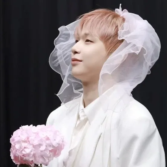 강다니엘의 비하인드 컷