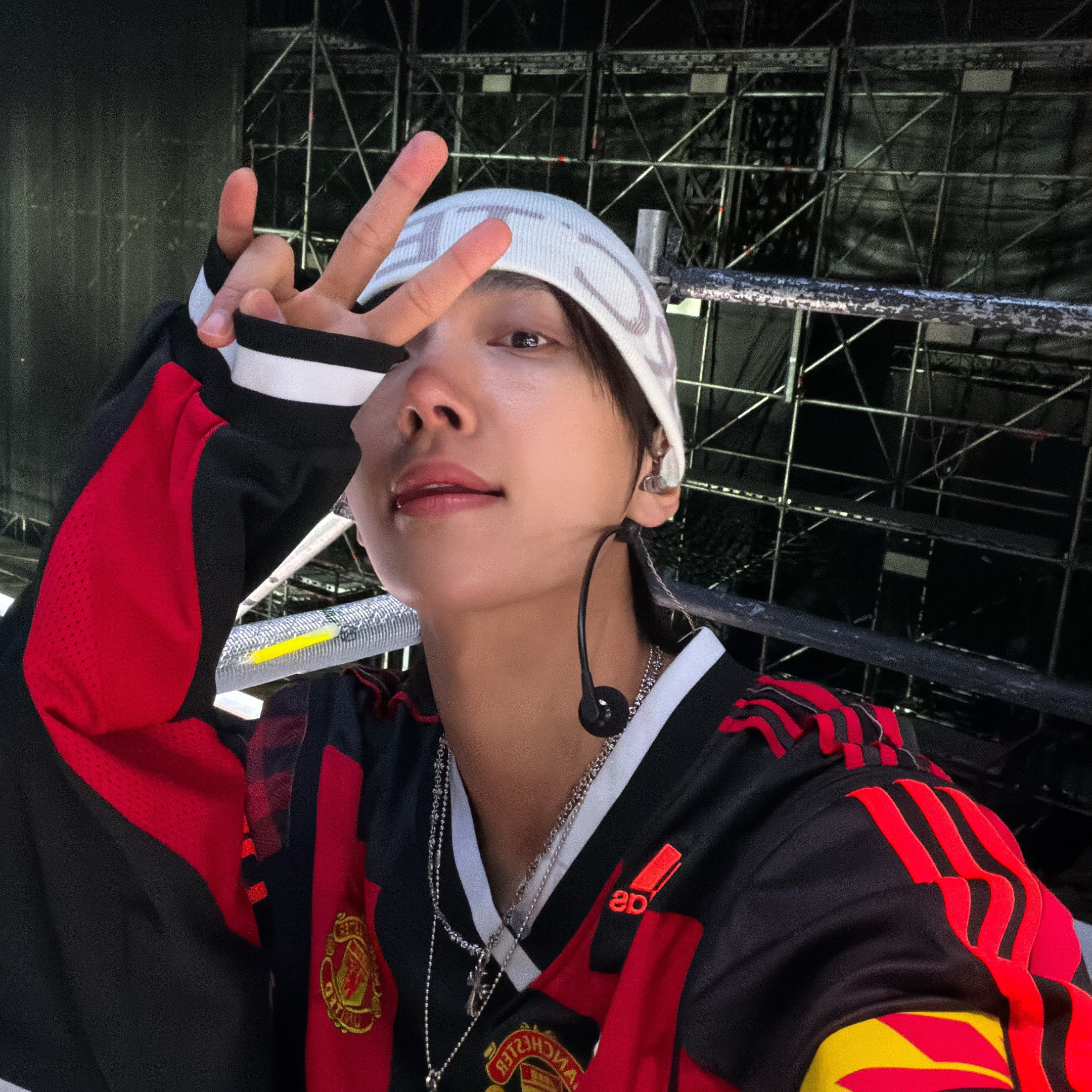 Behind-the-scenes cut of Joshua (SEVENTEEN)