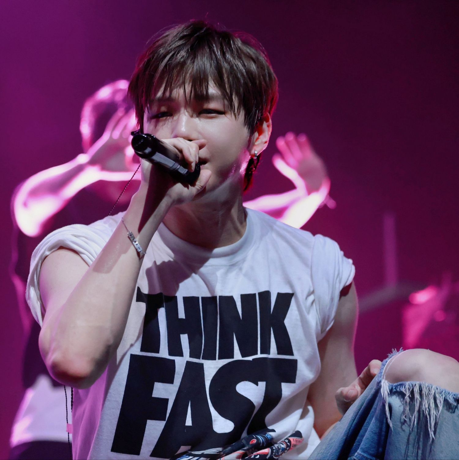 강다니엘의 비하인드 컷