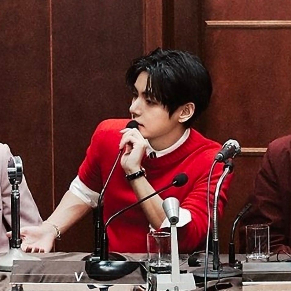 V (防彈少年團)的最新活動照片