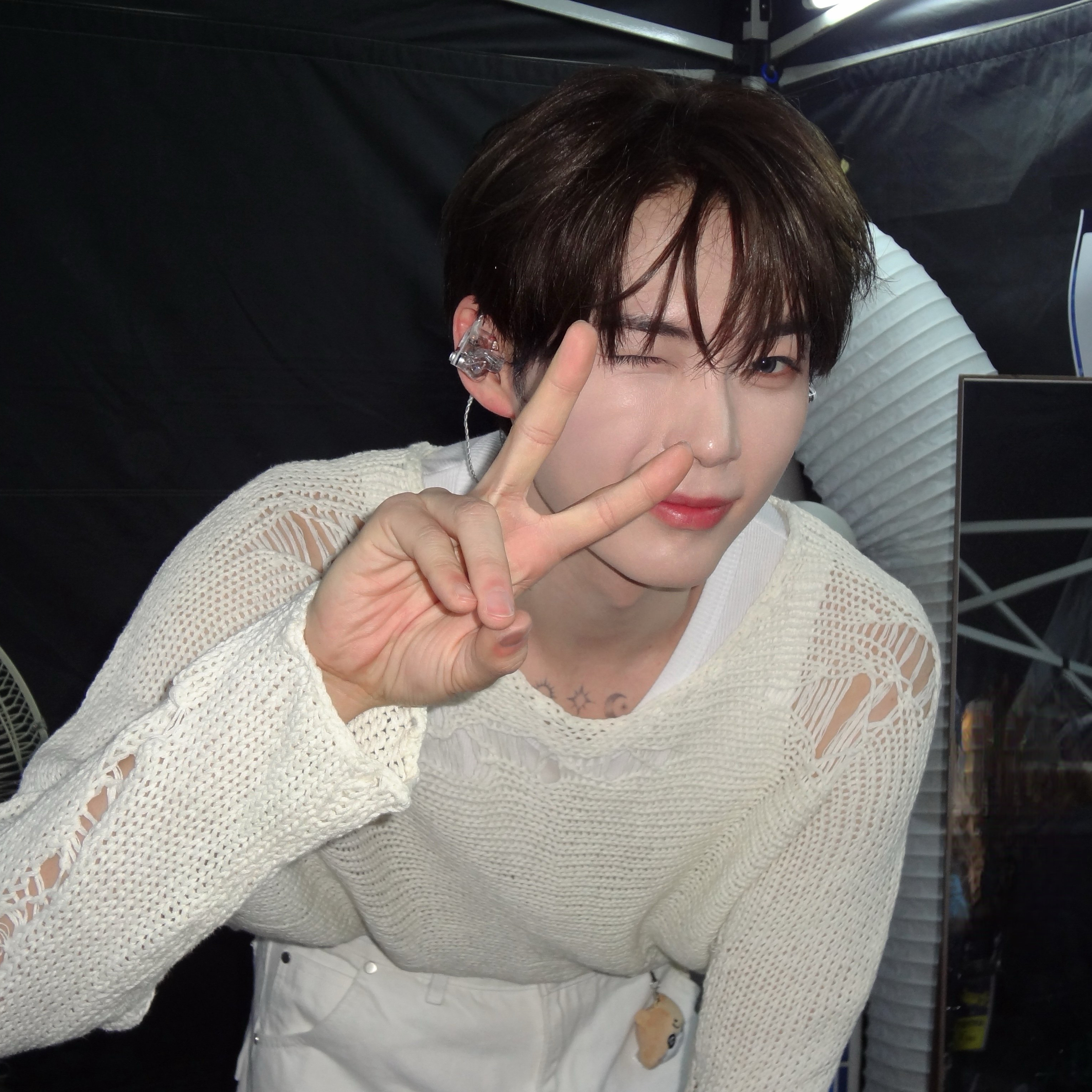 Behind-the-scenes cut of Sung Hanbin (ZEROBASEONE)