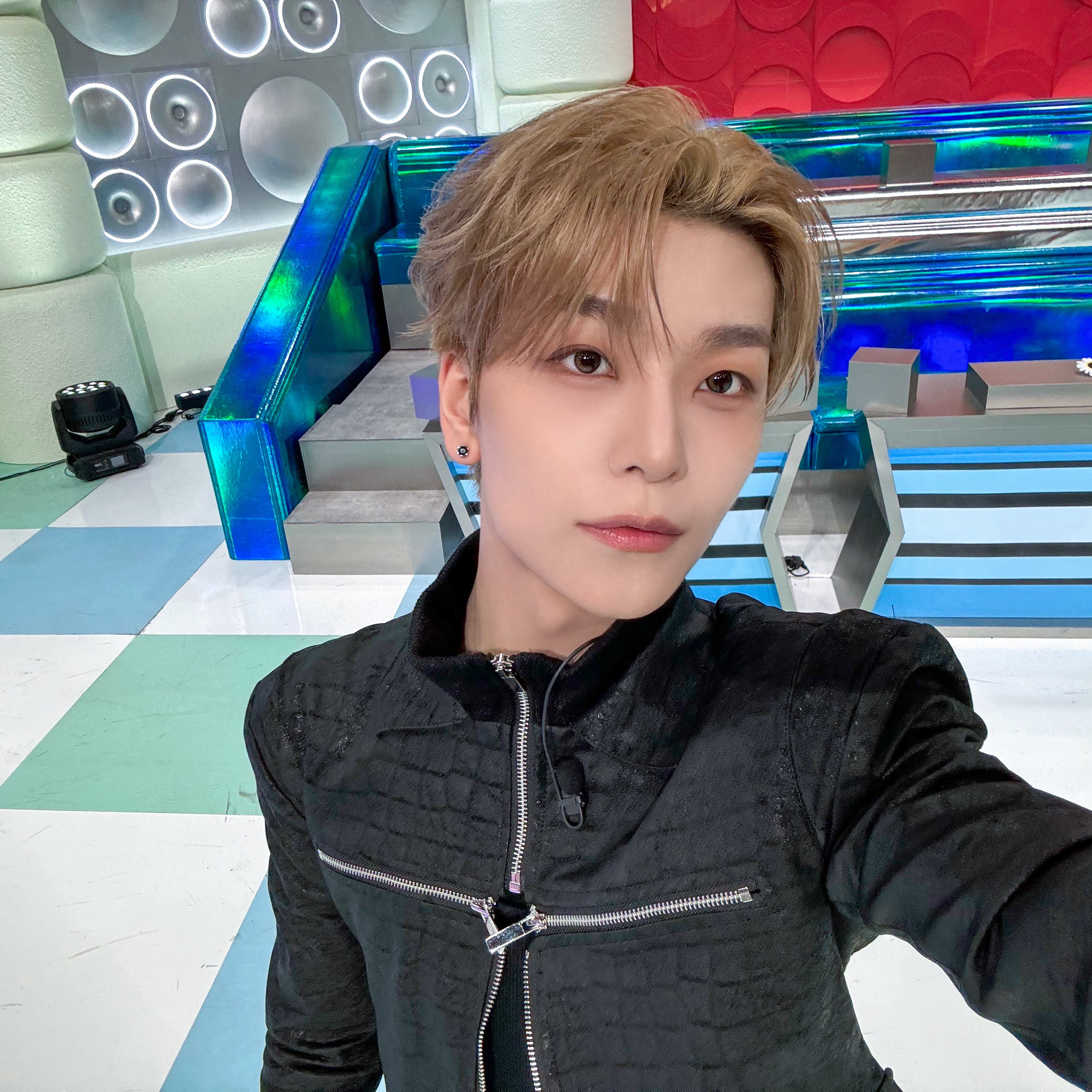 A moment captured by He Xinlong (ALPHA DRIVE ONE)'s fan