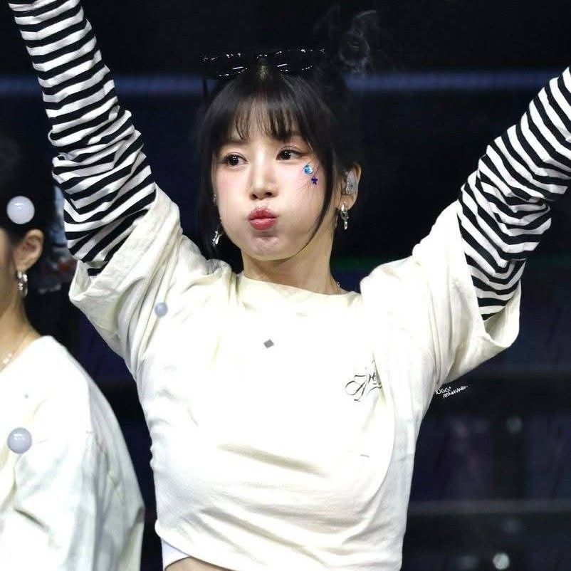 Behind-the-scenes cut of Park Chorong (Apink)