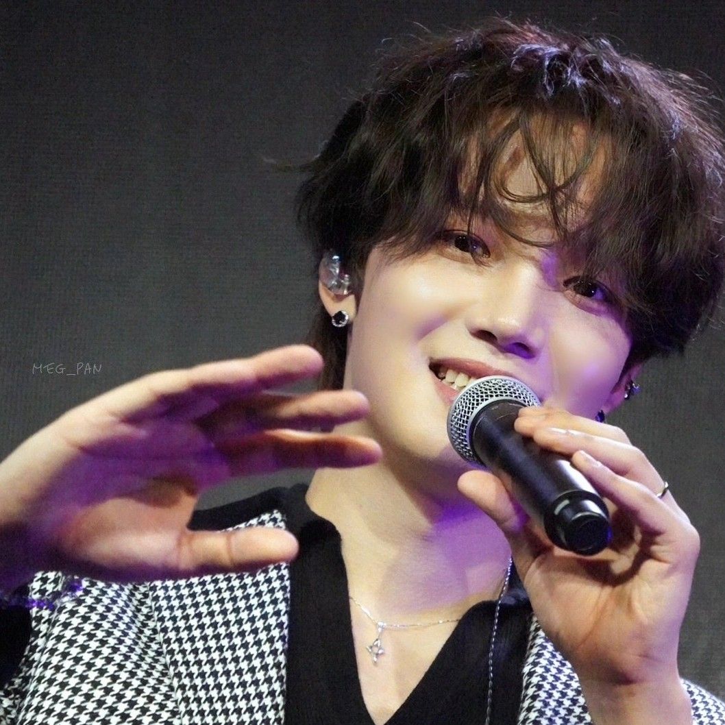 Behind-the-scenes cut of Lim Youngmin