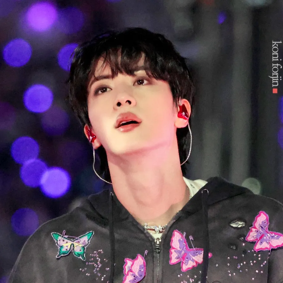 Foto aktivitas terbaru Jin (BTS)