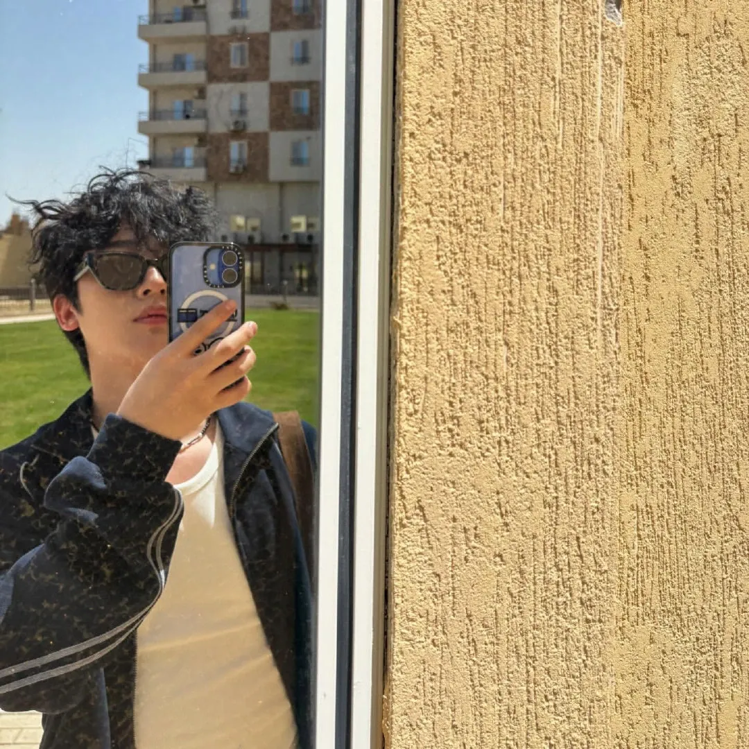 Behind-the-scenes cut of Kim Yohan (WEi)