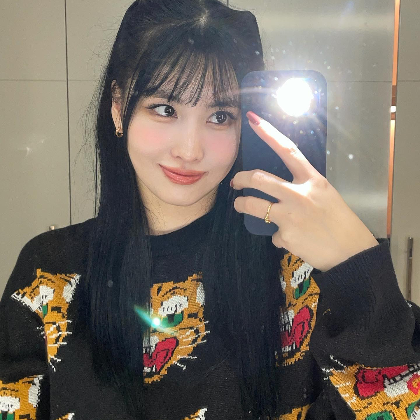 Potret di balik layar Momo (TWICE)