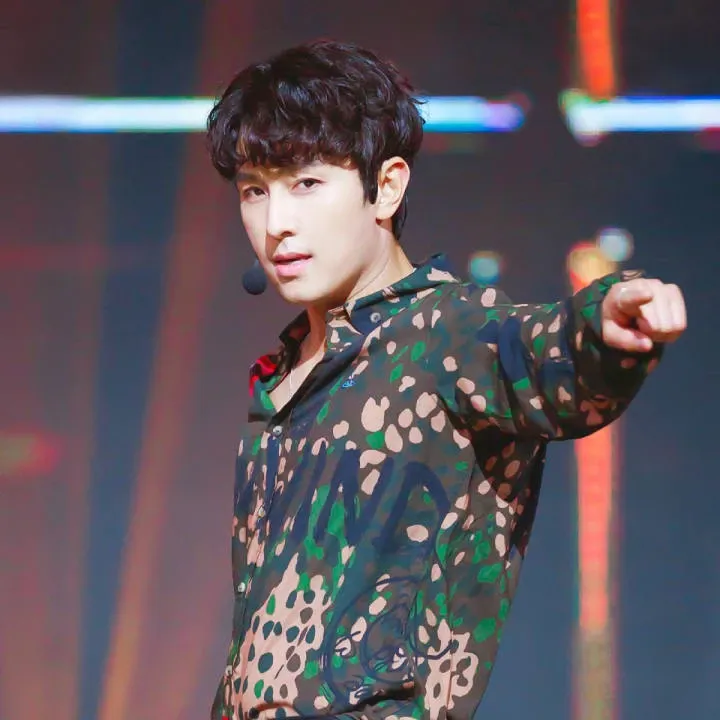 A moment captured by Kim Dongwan (SHINHWA)'s fan