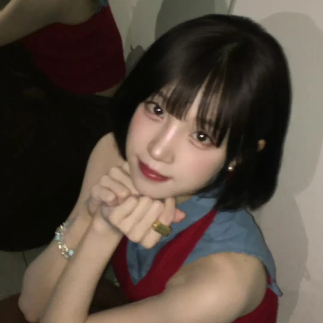 Latest photo of Yuqi (i-dle)