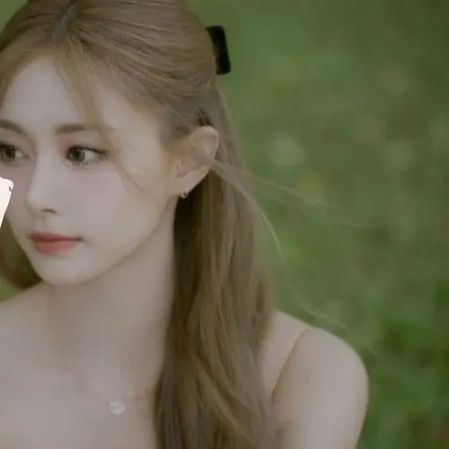 Foto terbaru Tzuyu (TWICE)
