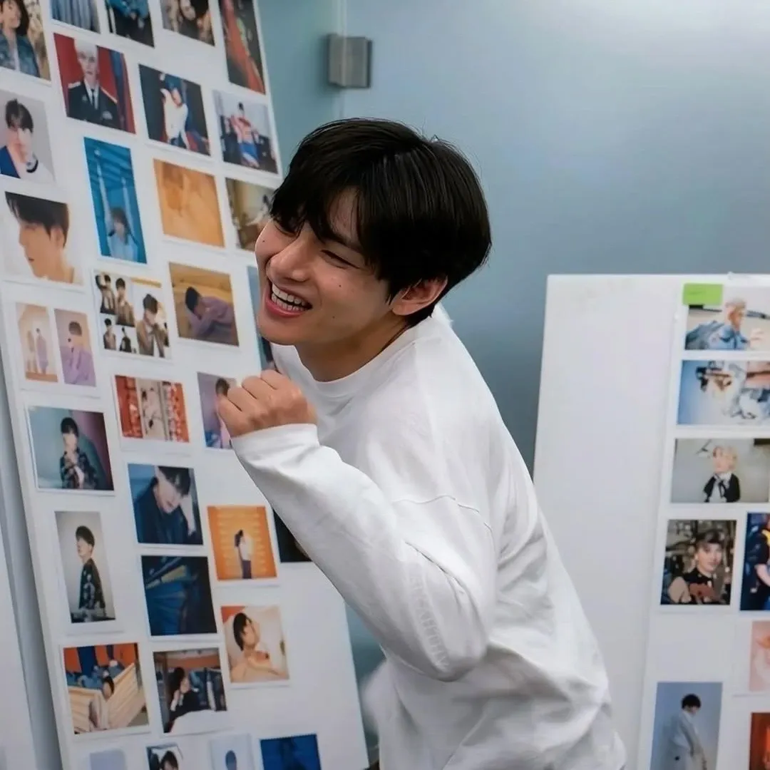 Foto aktivitas terbaru V (BTS)