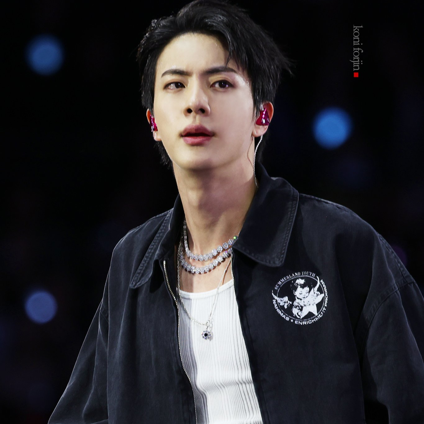Foto aktivitas terbaru Jin (BTS)