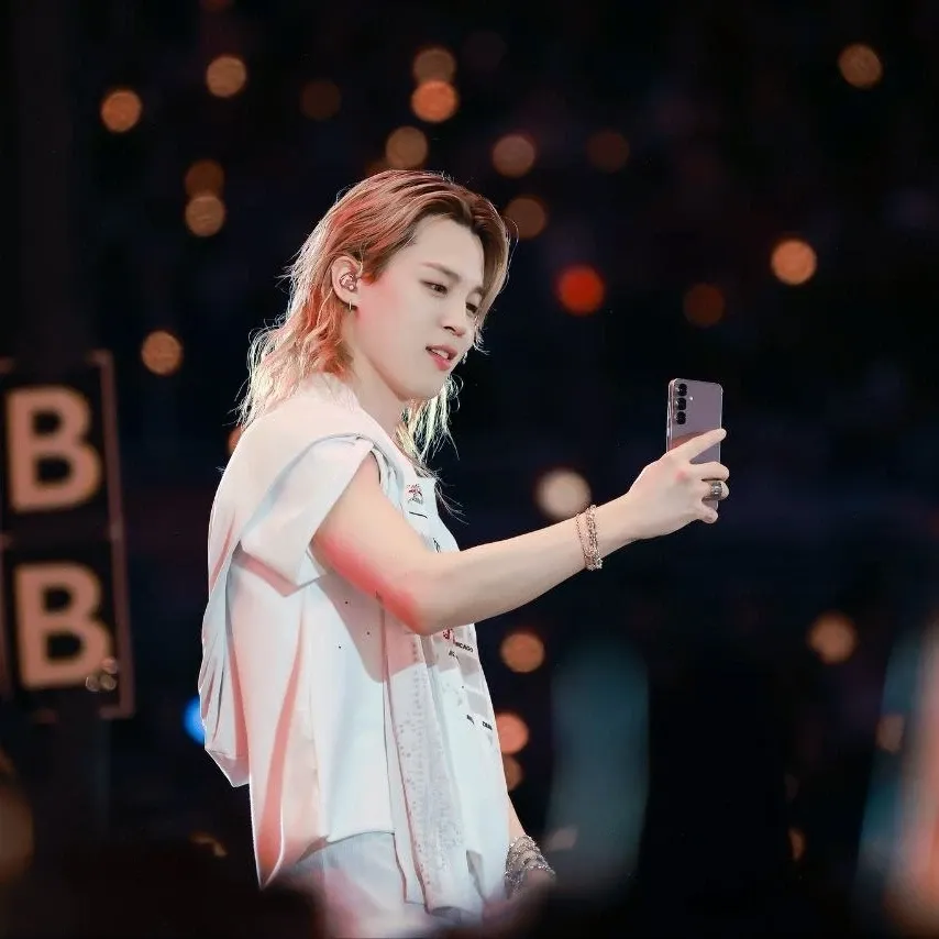 A moment captured by Jimin (BTS)'s fan
