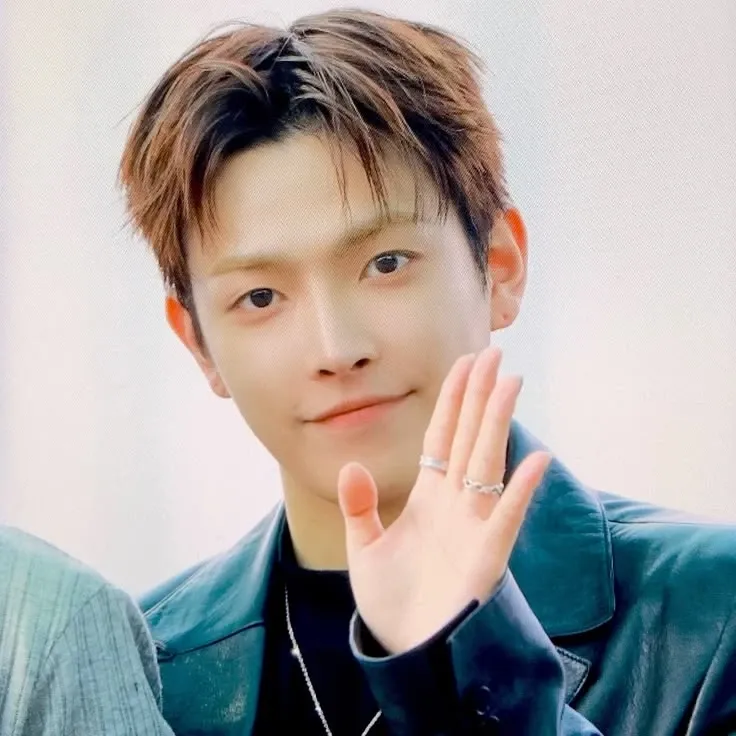弘中 (ATEEZ)的最新照片