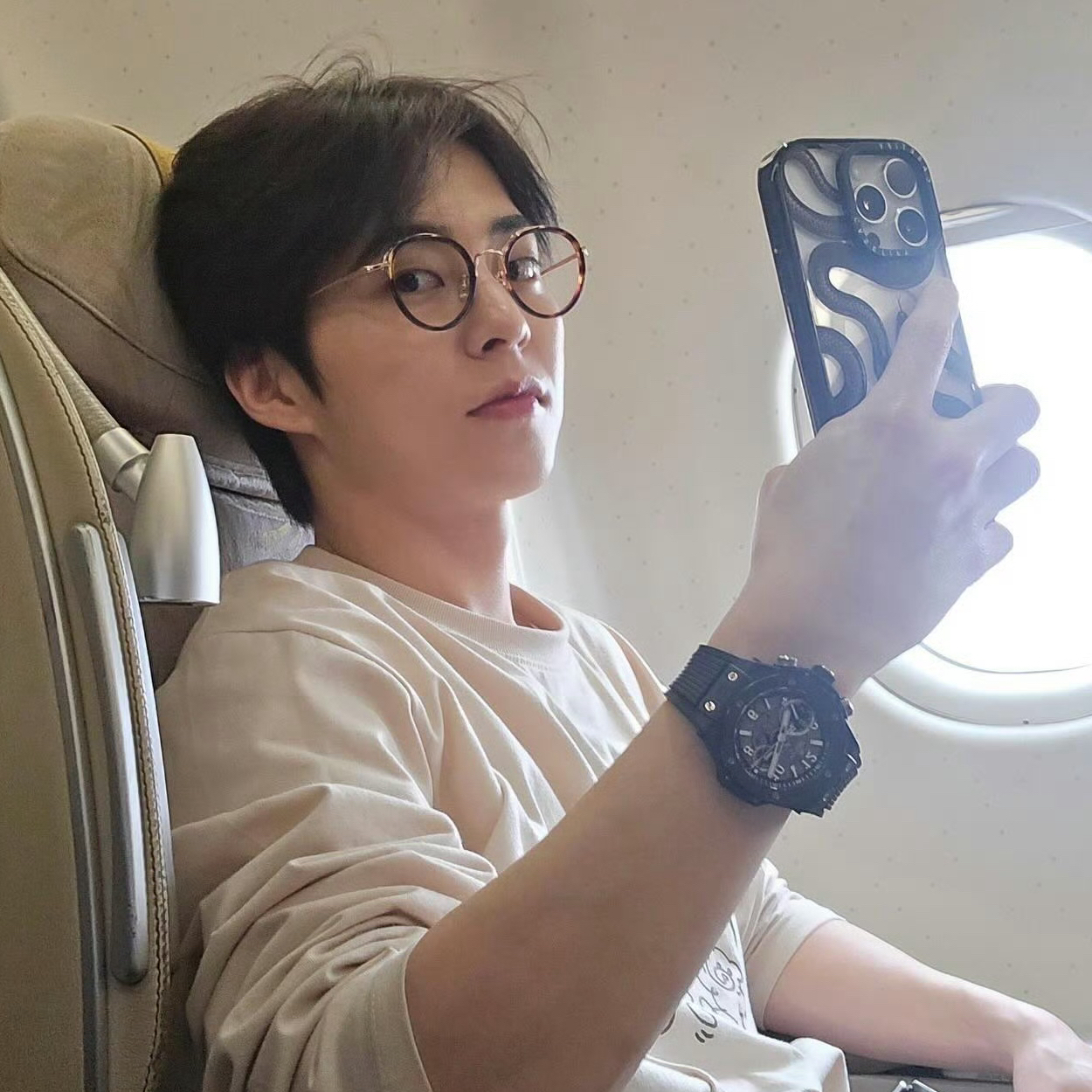 Behind-the-scenes cut of Xiumin (EXO)