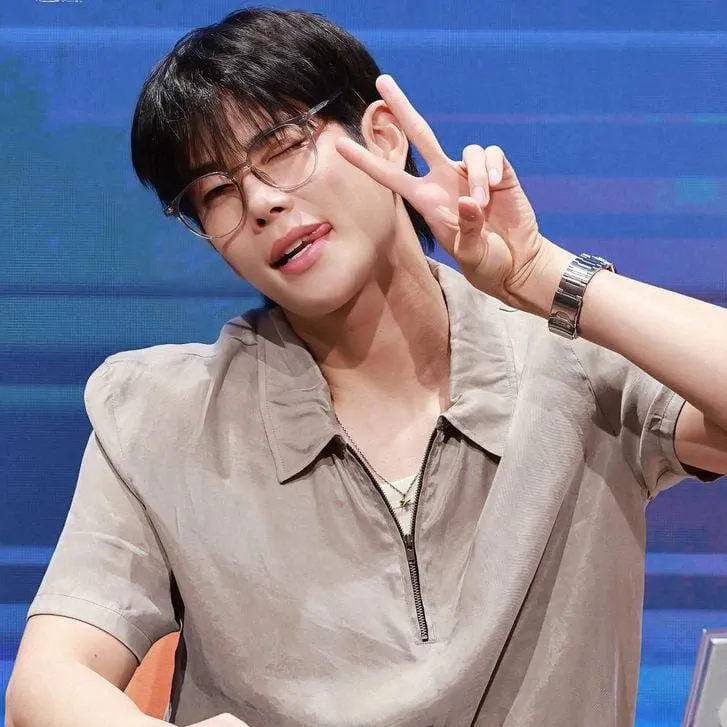 A moment captured by MJ (ASTRO)'s fan