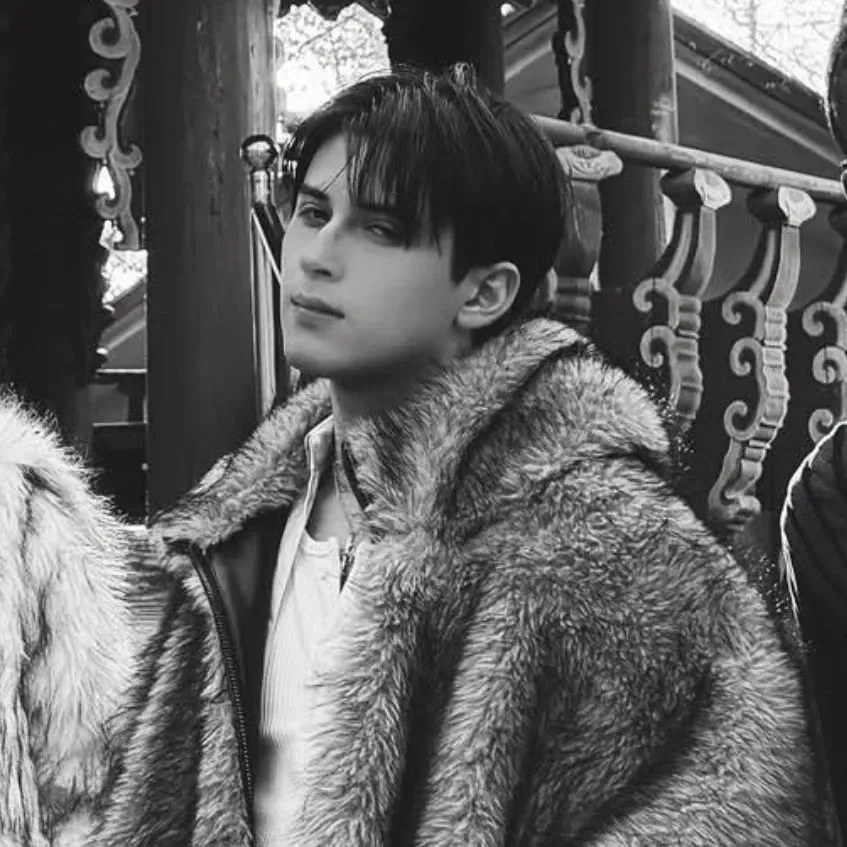 Behind-the-scenes cut of Alejandro (SANTOS BRAVOS)