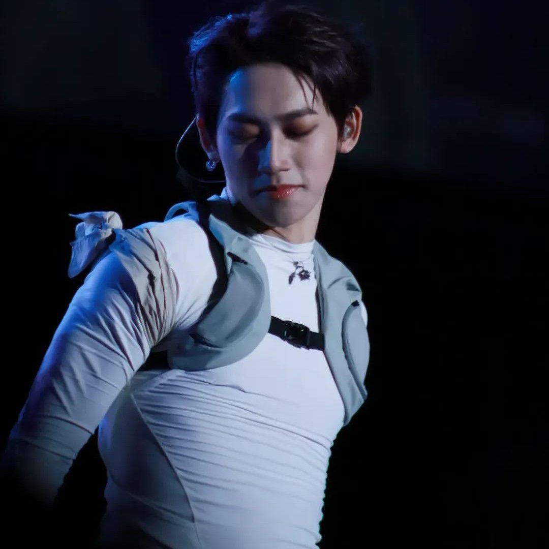 엑시 (SEVENTOEIGHT) 최근 활동샷