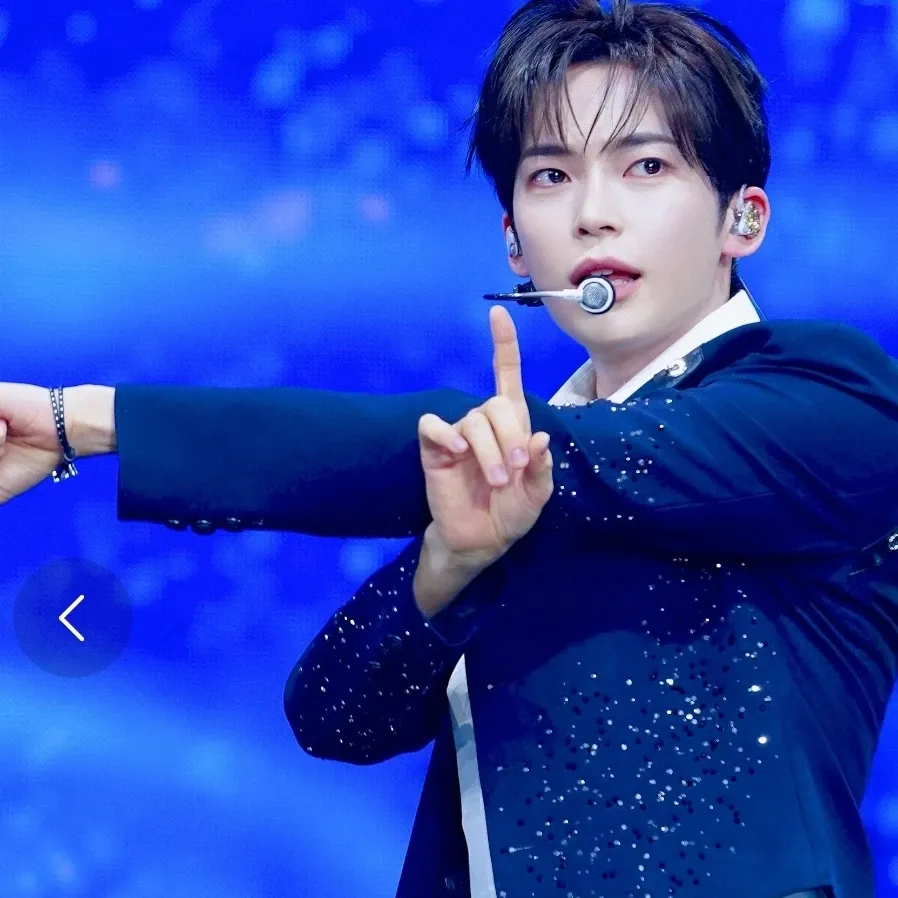 A moment captured by Sung Hanbin (ZEROBASEONE)'s fan