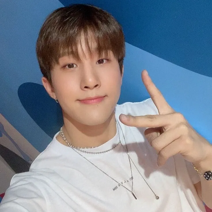 Behind-the-scenes cut of Jinjin (ASTRO)