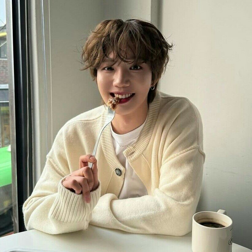 Behind-the-scenes cut of Lim Youngmin