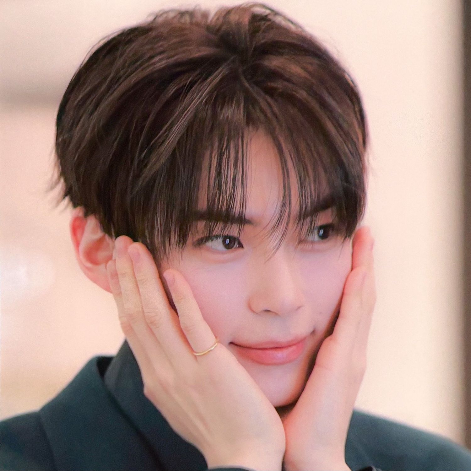 Latest photo of Sung Hanbin (ZEROBASEONE)