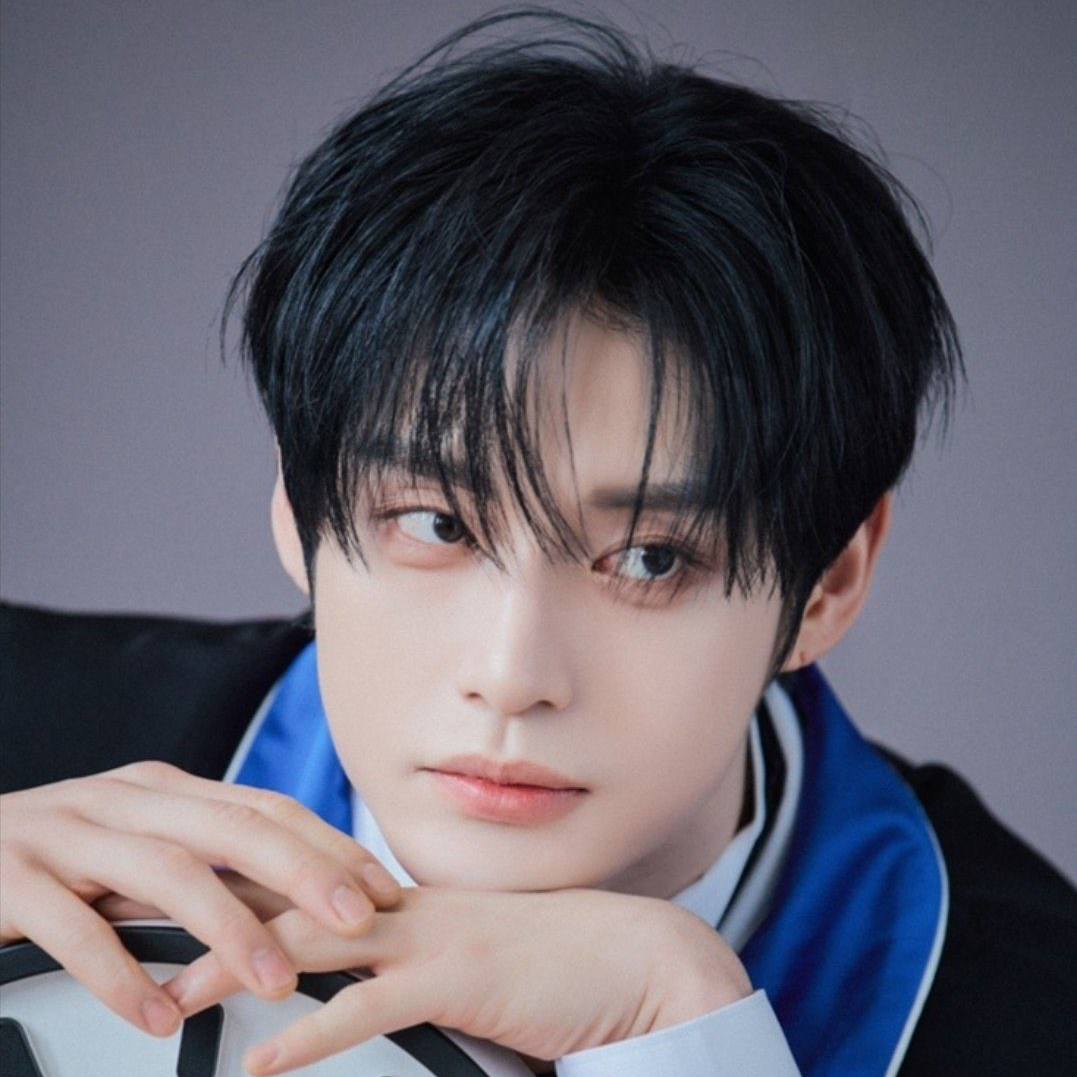 Recent activity shot of Kim Jiwoong (ZEROBASEONE)