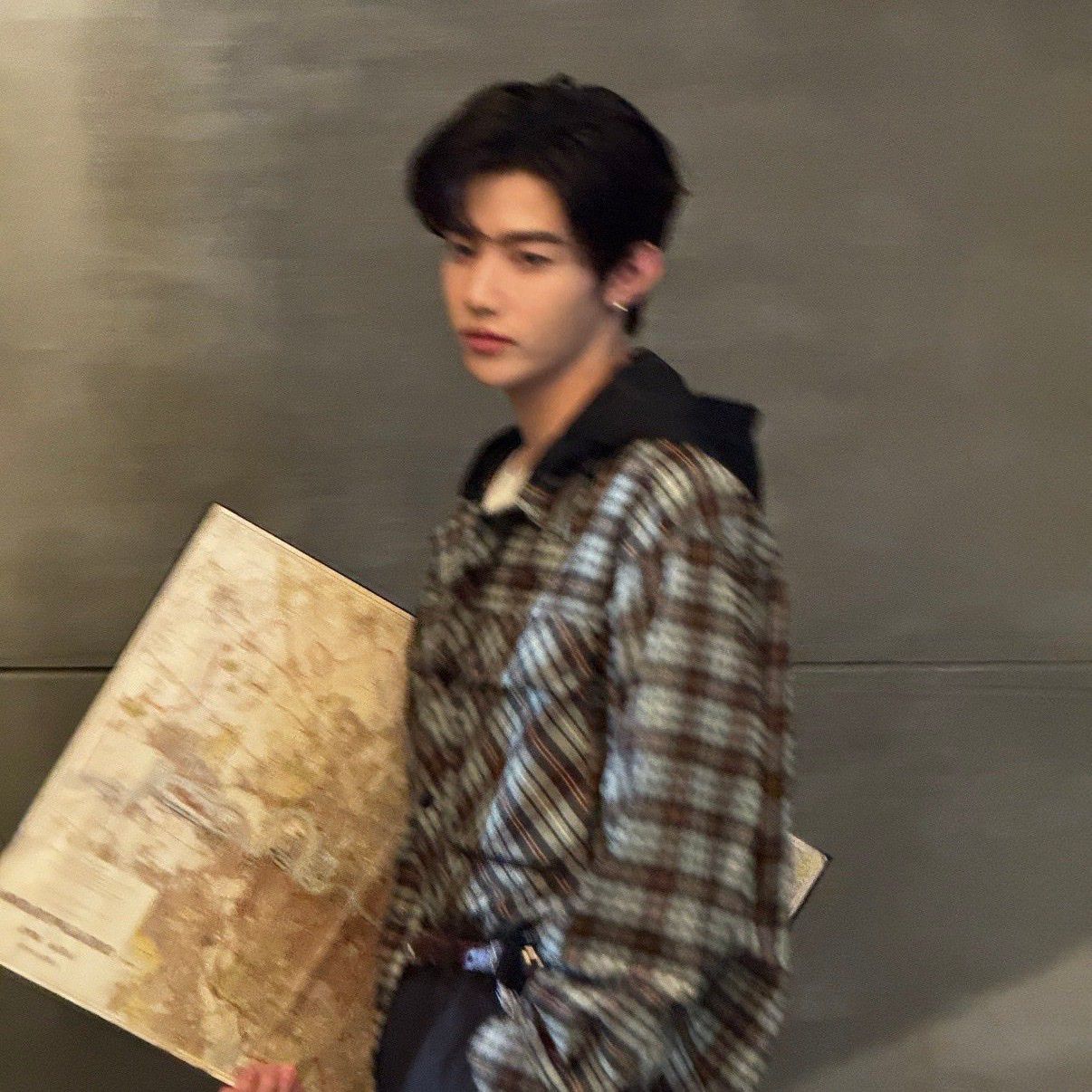 Behind-the-scenes cut of Zhang Hao (ZEROBASEONE)