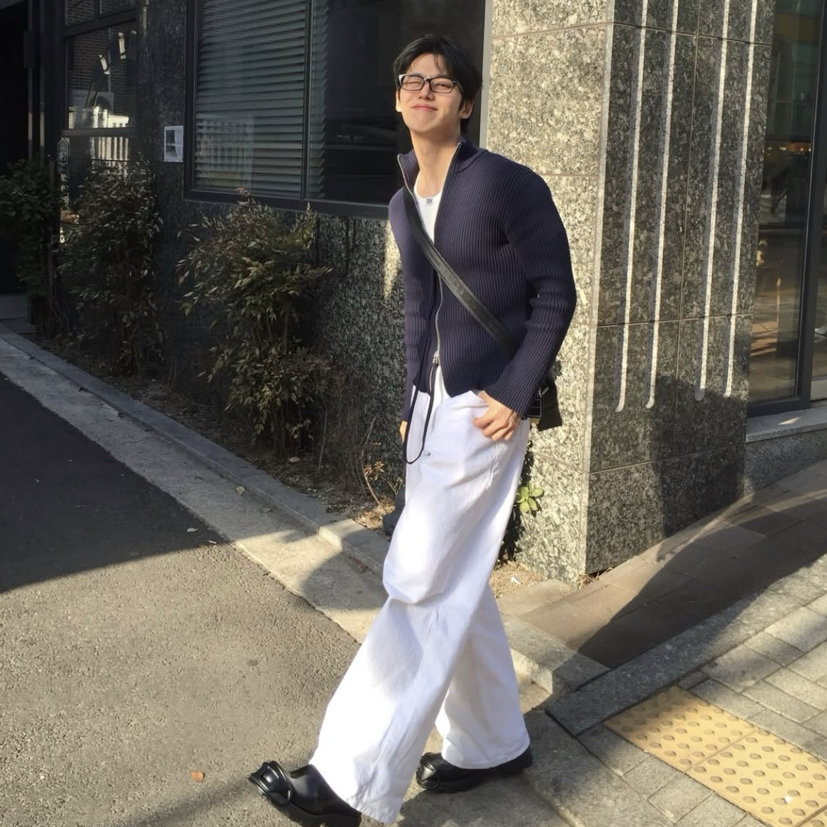 A moment captured by Hongseok (PENTAGON)'s fan