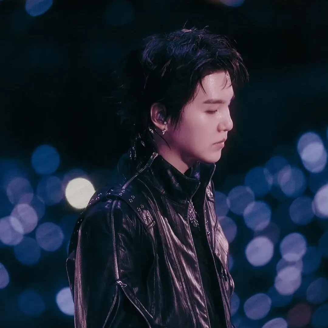 Foto aktivitas terbaru SUGA (BTS)