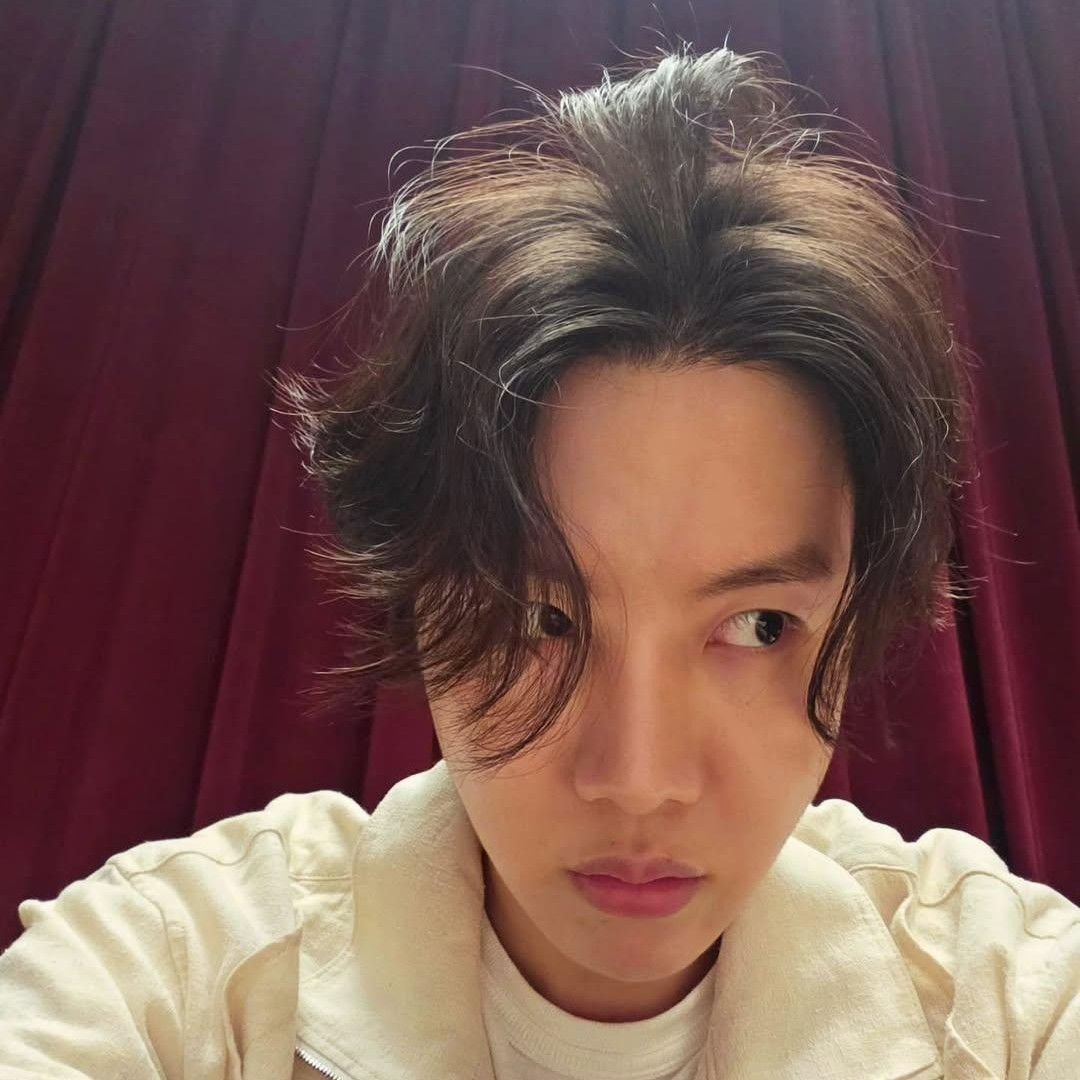 Momen yang diabadikan oleh penggemar j-hope (BTS)