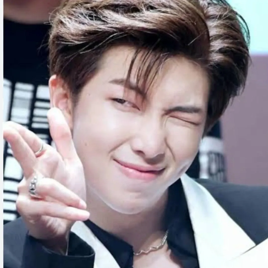 Momen yang diabadikan oleh penggemar j-hope (BTS)