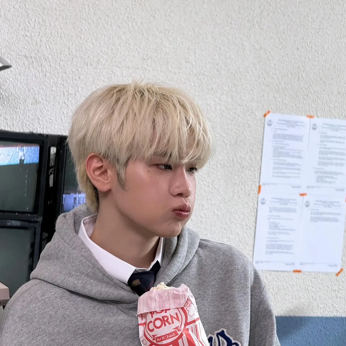 A moment captured by Kim Taerae (ZEROBASEONE)'s fan