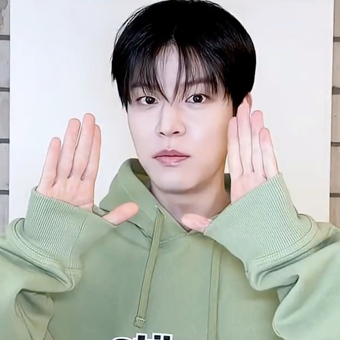 Foto aktivitas terbaru Seungmin (Stray Kids)