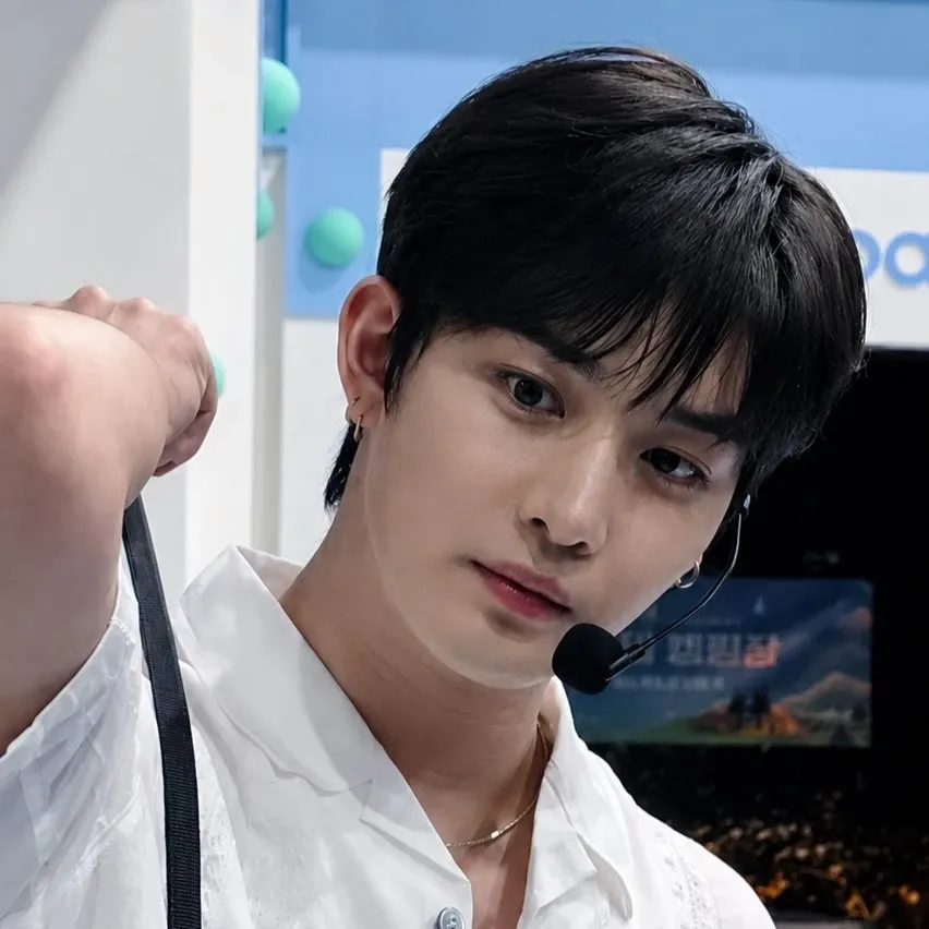Behind-the-scenes cut of Bae Jinyoung