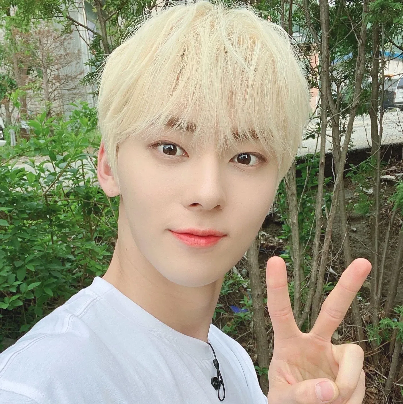 A moment captured by Hwang Minhyun's fan