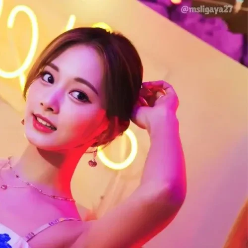 今日の最愛ドルで輝くツウィ (TWICE)の代表写真