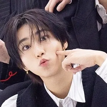 Recent activity shot of HAN (Stray Kids)