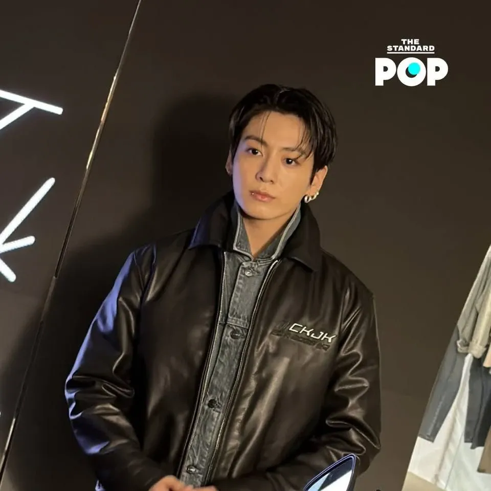 Foto aktivitas terbaru Jungkook (BTS)