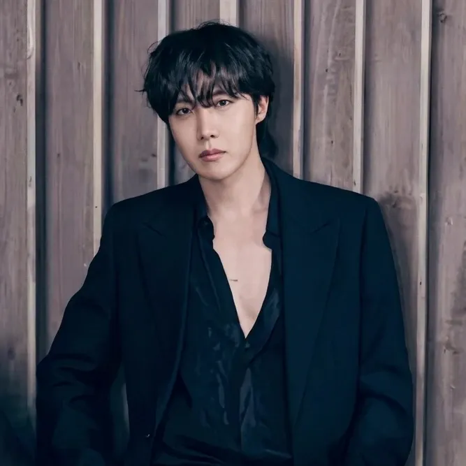 J-hope (防彈少年團)的最新活動照片