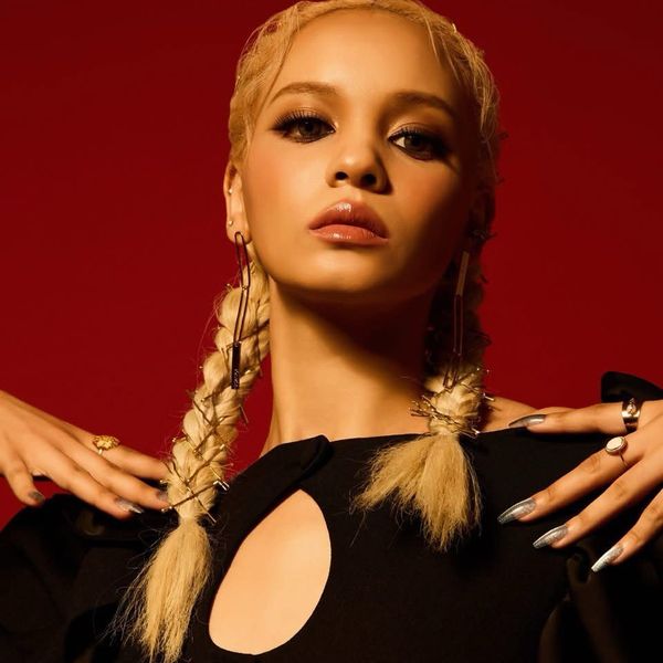 Popular profile picture of NVee (Blackswan) loved by fans