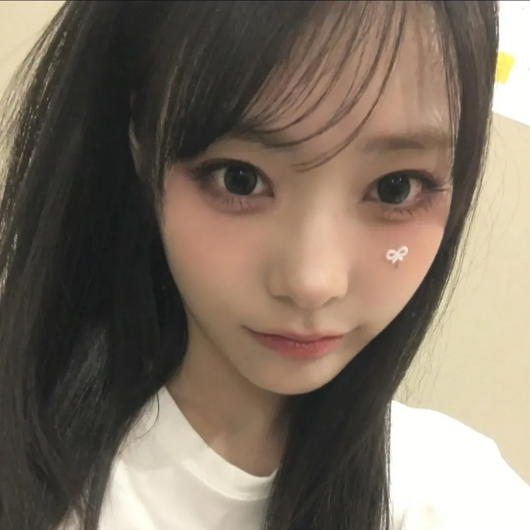 Latest photo of Siyeon (QWER)