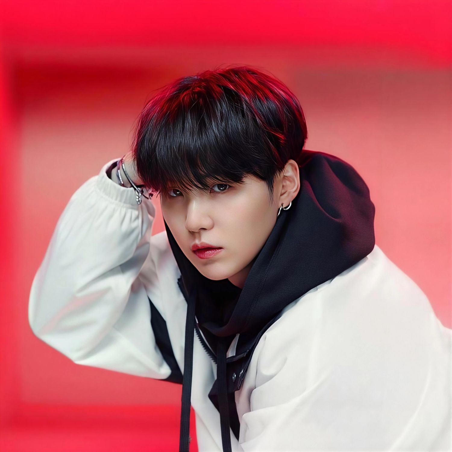 Foto aktivitas terbaru SUGA (BTS)