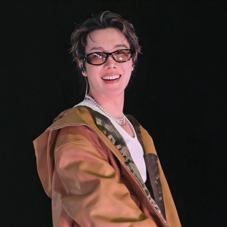 Foto aktivitas terbaru j-hope (BTS)