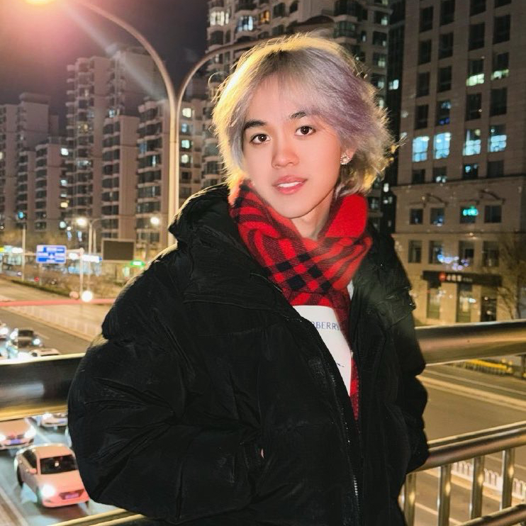 A moment captured by THI-O (NexT1DE)'s fan