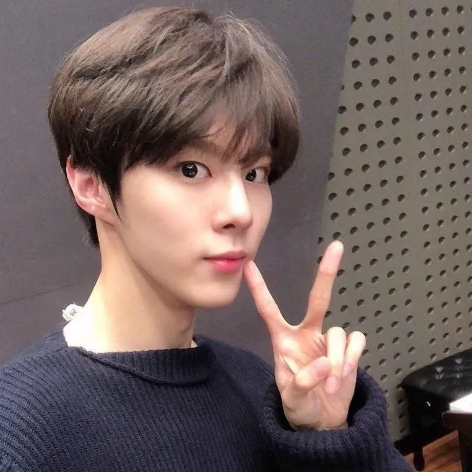 Behind-the-scenes cut of Kim Wooseok